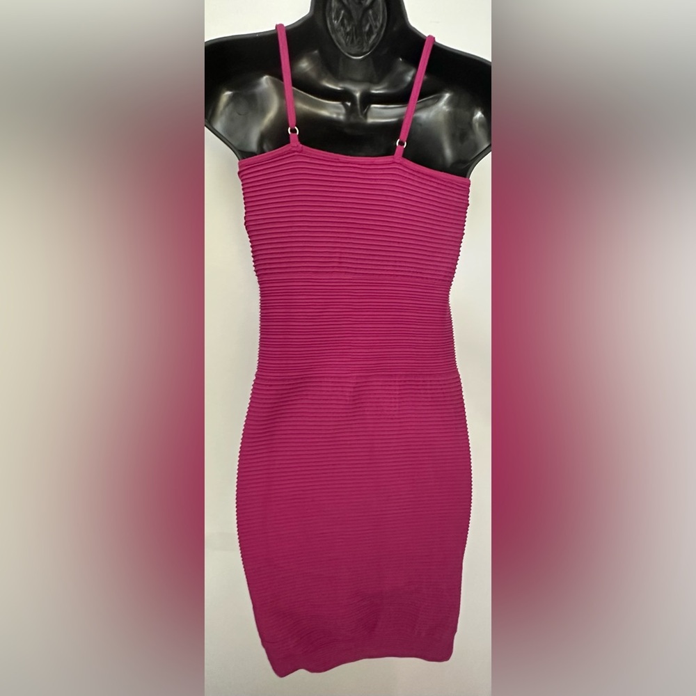 BEBE | M/L Fitted Bodycon Ribbed Dress - Adjustable Straps & Built in Bra Cups - Picture 5 of 14